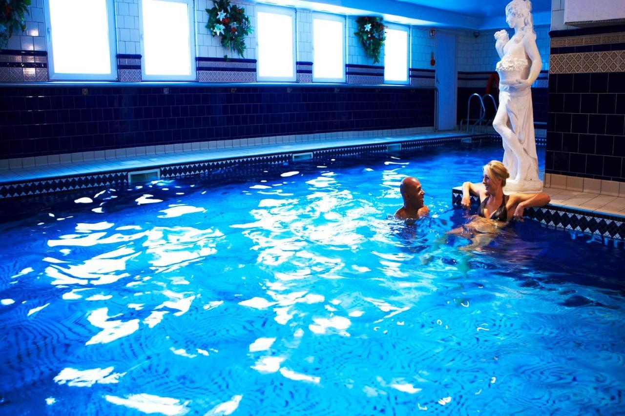 The Spa Chalet Scarborough Hot Tub, Pool, Gym, Beach Location Εξωτερικό φωτογραφία